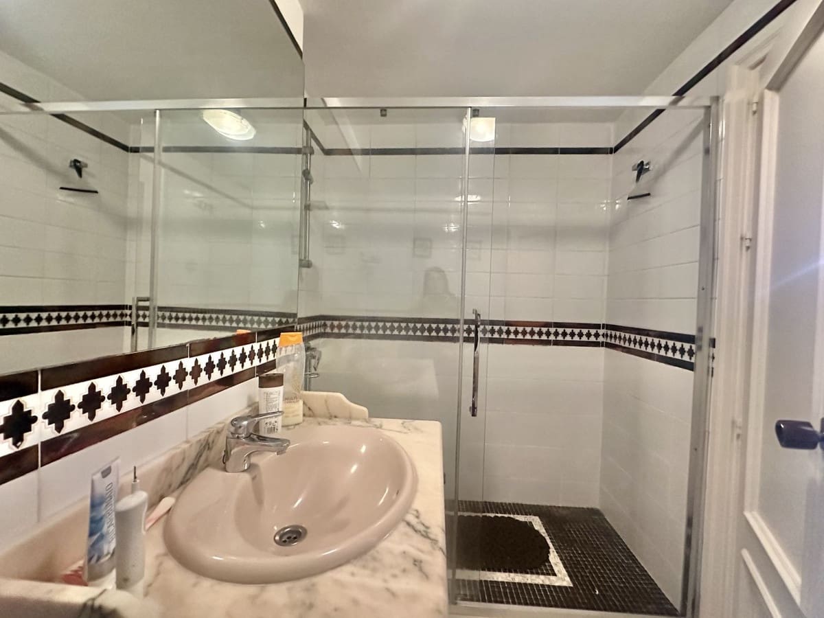 1 soveværelse Strandlejlighed til salg i Marbella med swimmingpool - € 375.000 (Ref: 9198175)