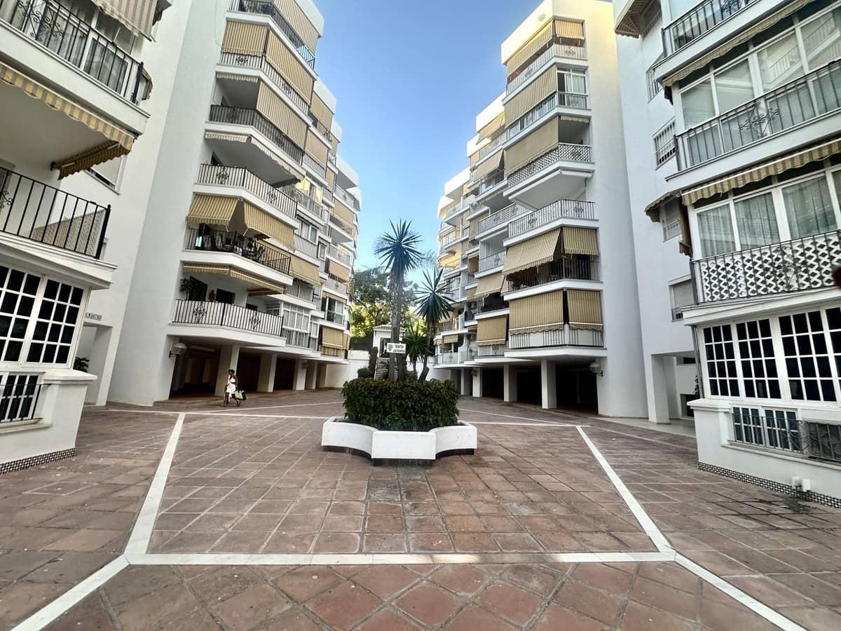 Apartamento Playa de 1 habitación en Marbella en venta con piscina - 375.000 € (Ref: 9198175)