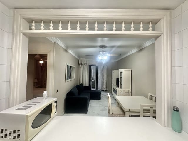 1 makuuhuone Ranta-asunto myytävänä paikassa Marbella mukana uima-altaan - 375 000 € (Ref: 9198175)