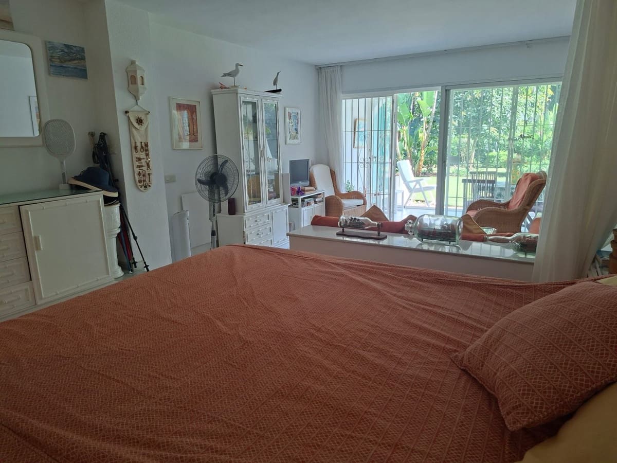 1 chambre Studio à vendre à Miraflores avec piscine garage - 222 900 € (Ref: 9211375)