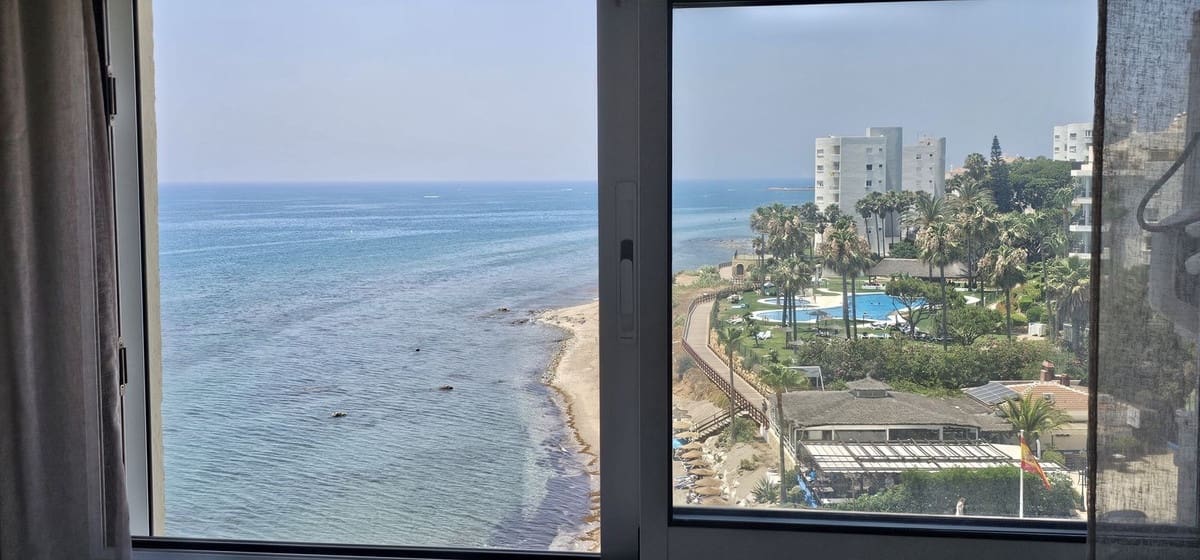 1 bedroom Beach Apartment for sale in Calahonda with pool - € 288,000 (Ref: 9241992)