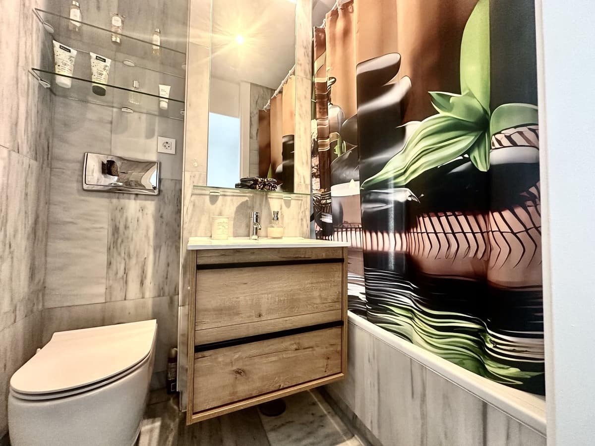 2 bedroom Beach Apartment for sale in Marbella with pool garage - € 850,000 (Ref: 9278328)