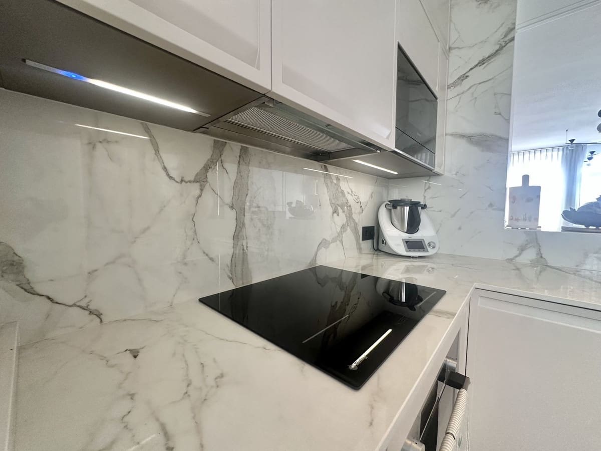 2 Zimmer Strandapartment zu verkaufen in Marbella mit Pool Garage - 850.000 € (Ref: 9278328)