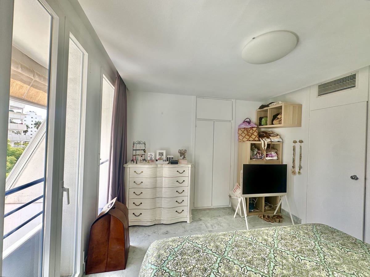 2 Zimmer Strandapartment zu verkaufen in Marbella mit Pool Garage - 850.000 € (Ref: 9278328)