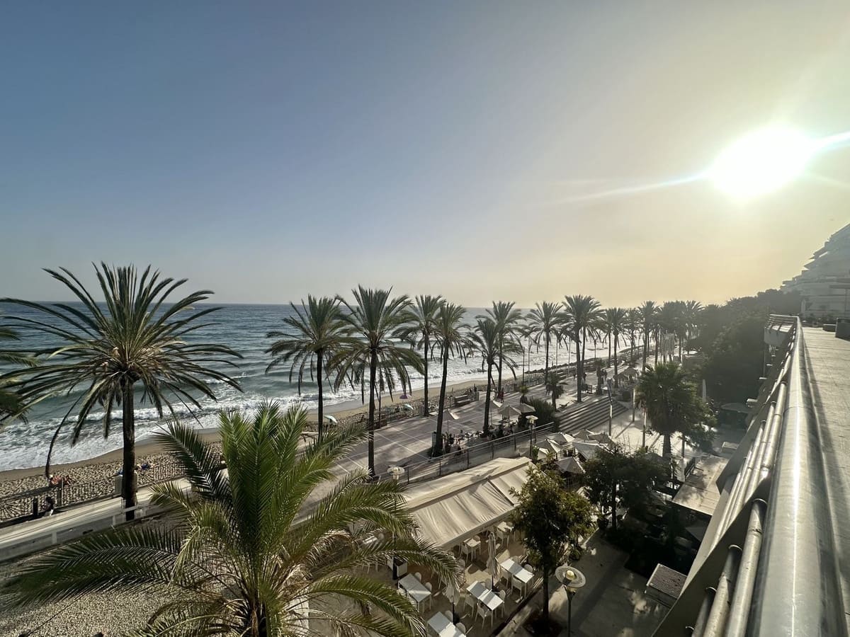 2 Zimmer Strandapartment zu verkaufen in Marbella mit Pool Garage - 850.000 € (Ref: 9278328)