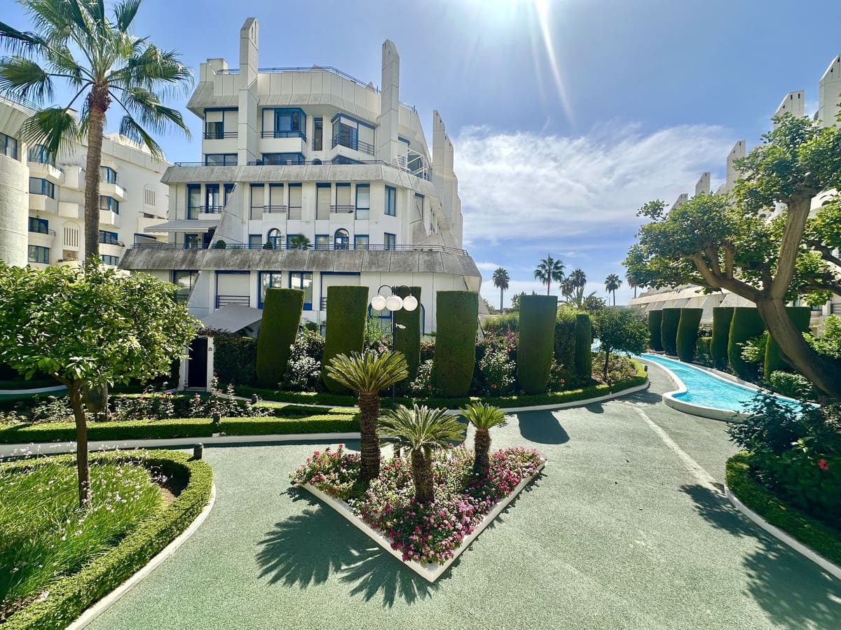 2 Zimmer Strandapartment zu verkaufen in Marbella mit Pool Garage - 850.000 € (Ref: 9278328)