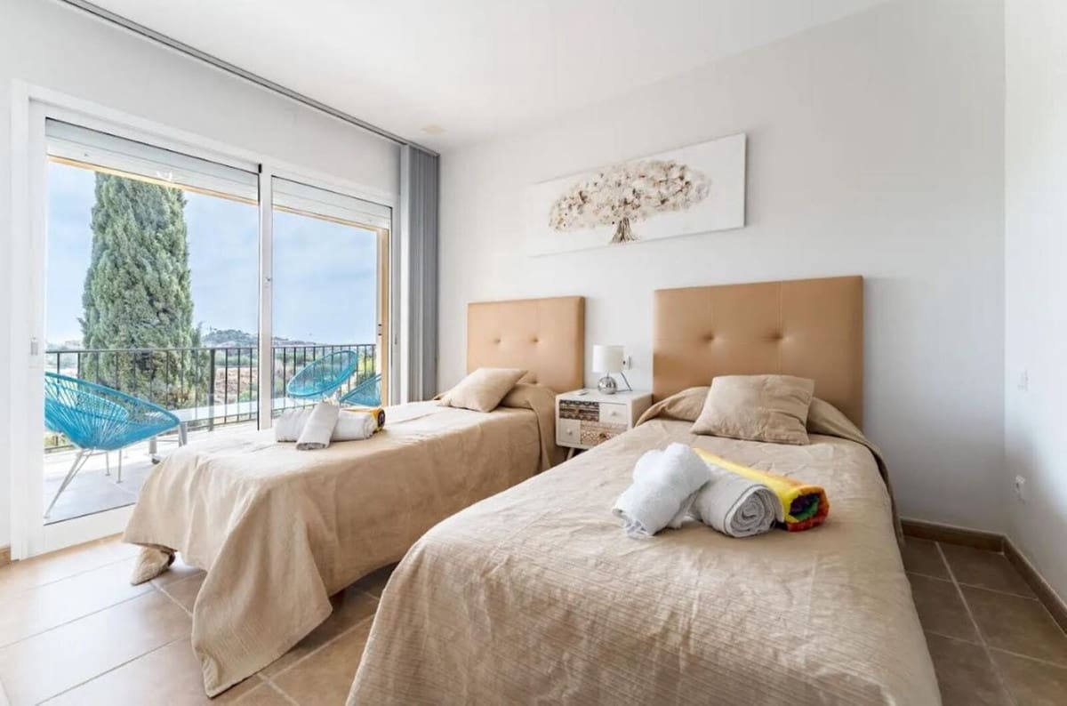 4 slaapkamer Villa te koop in Mijas Costa met zwembad garage - € 880.000 (Ref: 9279583)