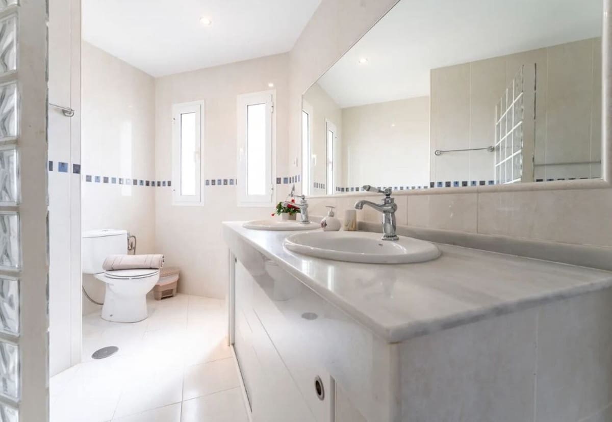 4 slaapkamer Villa te koop in Mijas Costa met zwembad garage - € 880.000 (Ref: 9279583)