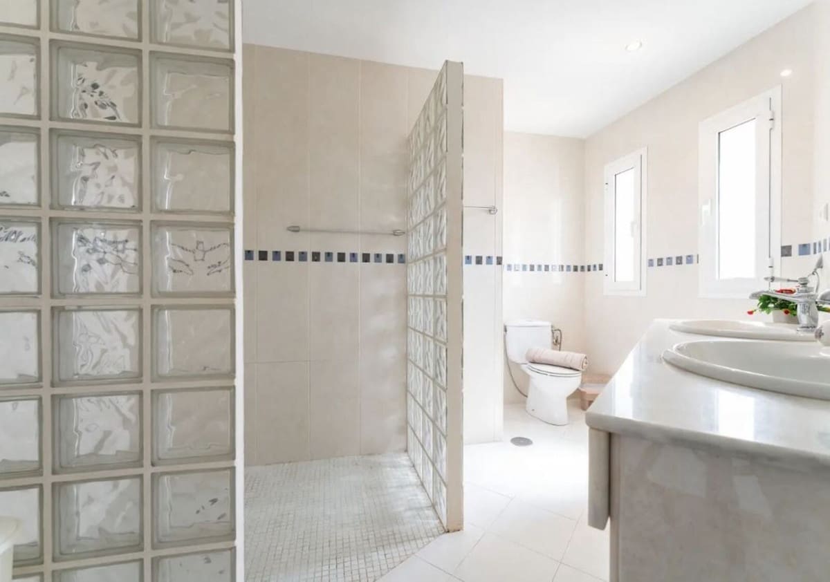 4 slaapkamer Villa te koop in Mijas Costa met zwembad garage - € 880.000 (Ref: 9279583)