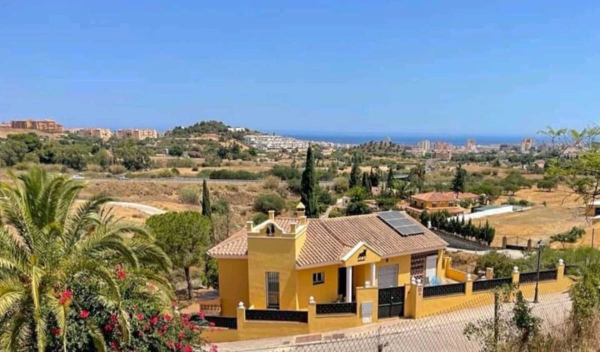 4 slaapkamer Villa te koop in Mijas Costa met zwembad garage - € 880.000 (Ref: 9279583)