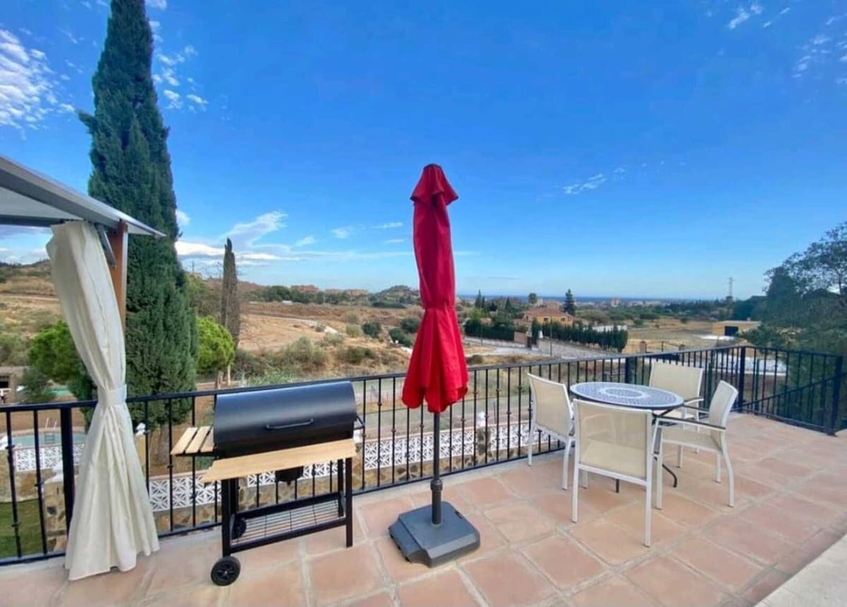 4 slaapkamer Villa te koop in Mijas Costa met zwembad garage - € 880.000 (Ref: 9279583)