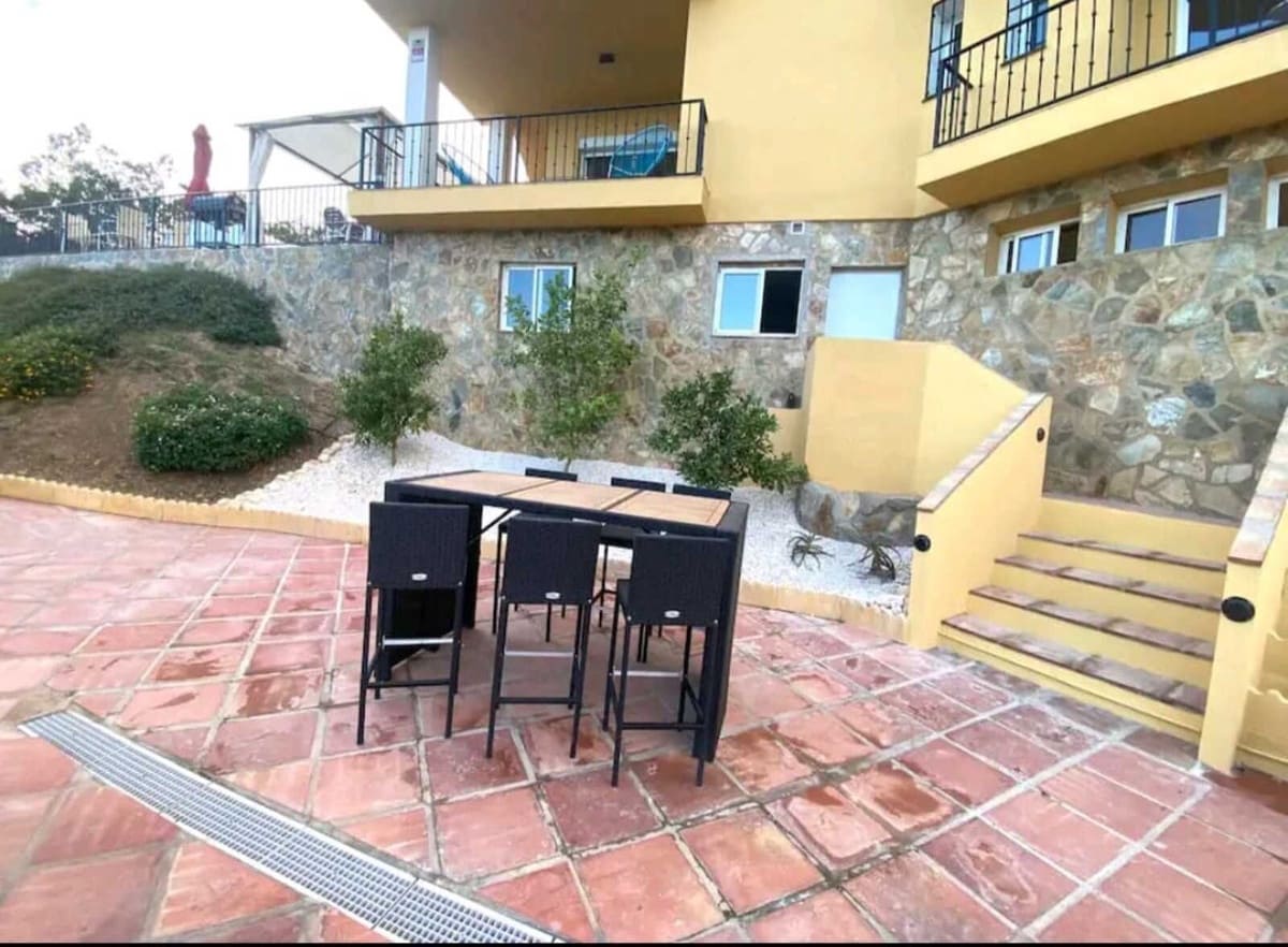 4 slaapkamer Villa te koop in Mijas Costa met zwembad garage - € 880.000 (Ref: 9279583)