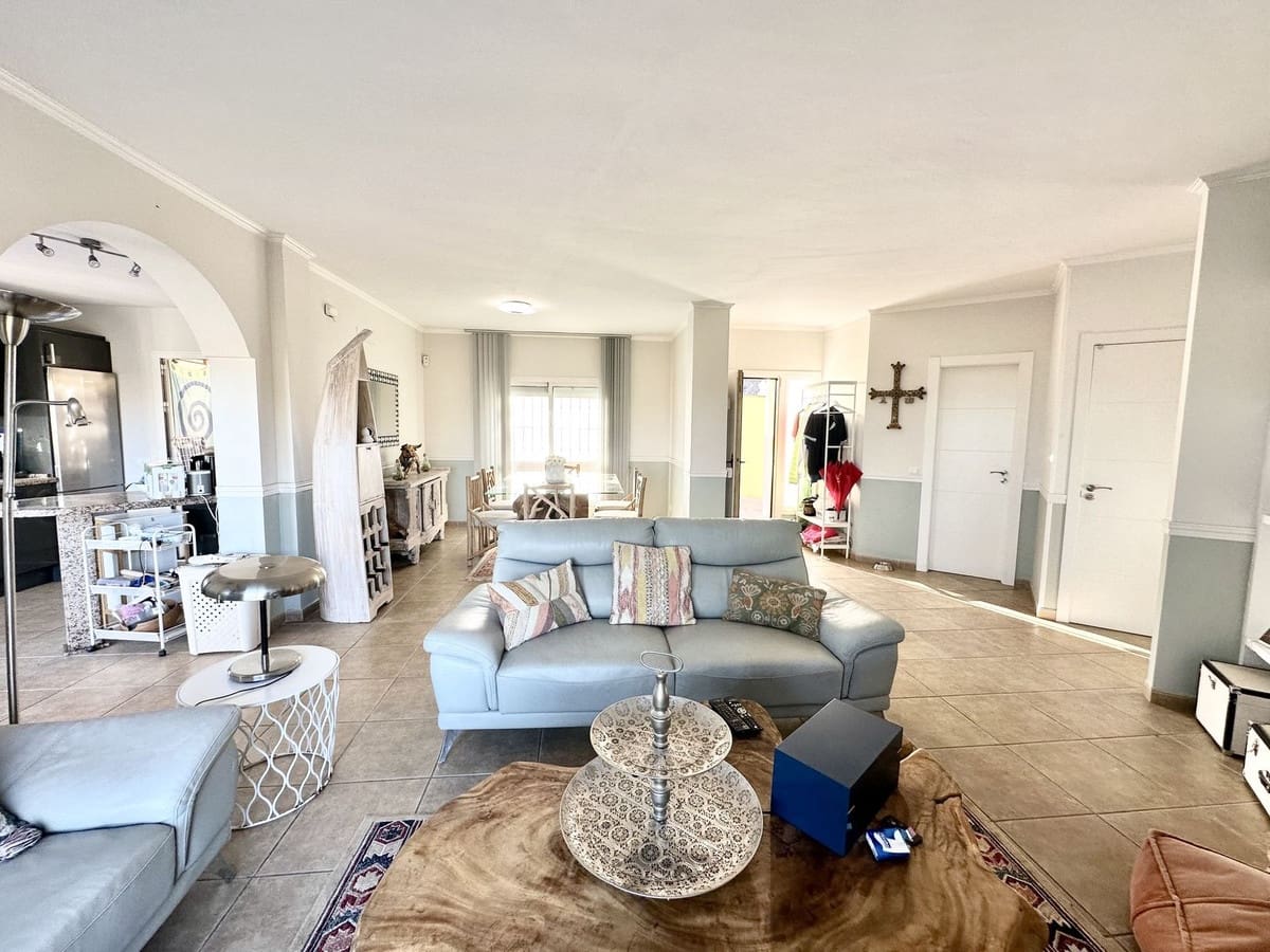 4 slaapkamer Villa te koop in Mijas Costa met zwembad garage - € 880.000 (Ref: 9279583)