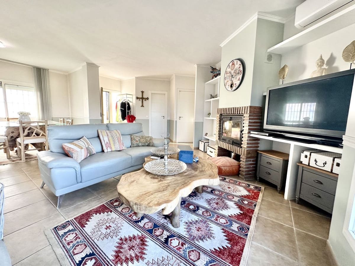 4 slaapkamer Villa te koop in Mijas Costa met zwembad garage - € 880.000 (Ref: 9279583)