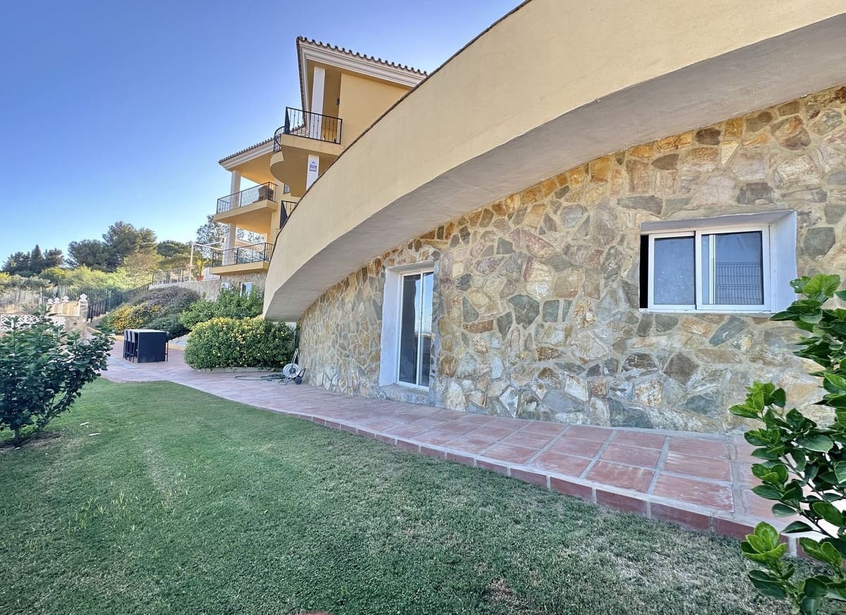 4 slaapkamer Villa te koop in Mijas Costa met zwembad garage - € 880.000 (Ref: 9279583)