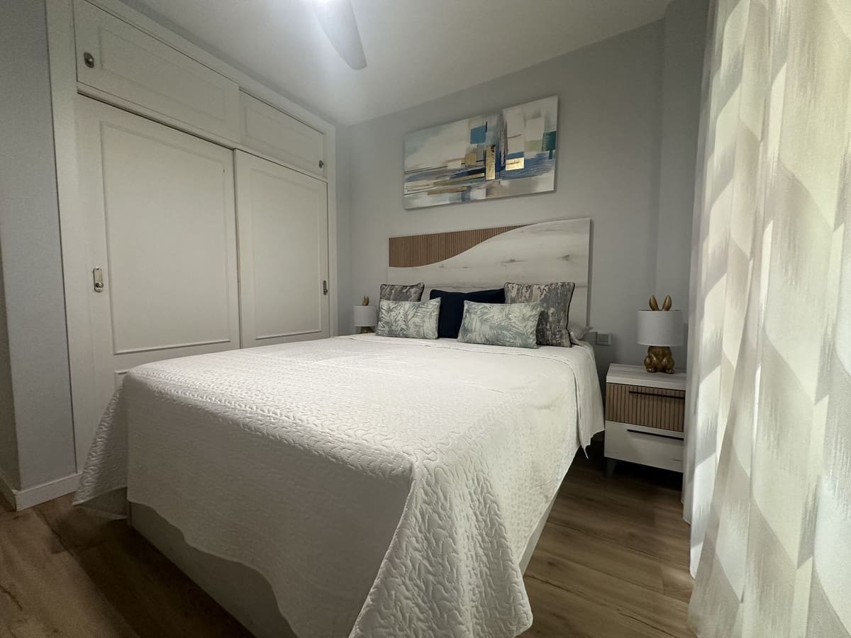 2 bedroom Apartment for sale in Calahonda with pool - € 295,000 (Ref: 9325412)