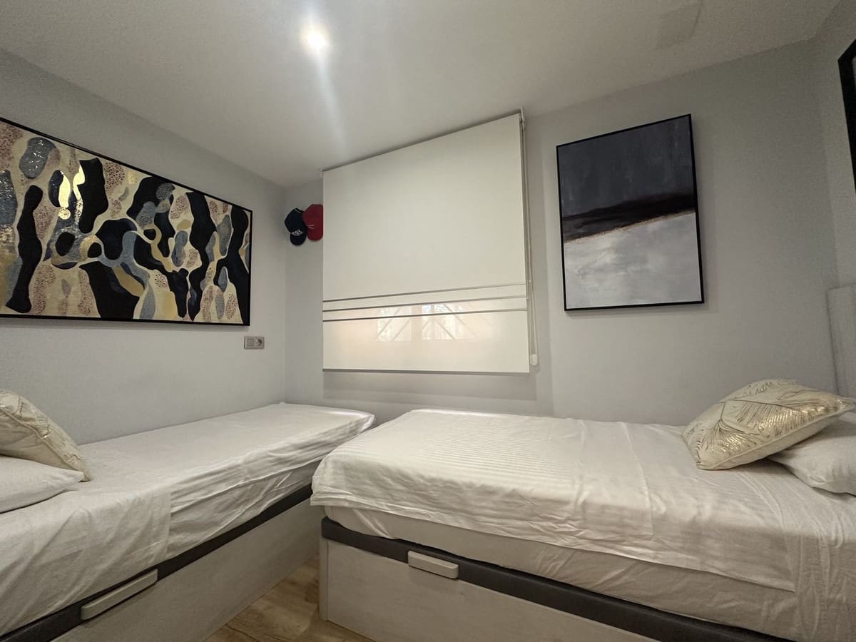 2 bedroom Apartment for sale in Calahonda with pool - € 295,000 (Ref: 9325412)