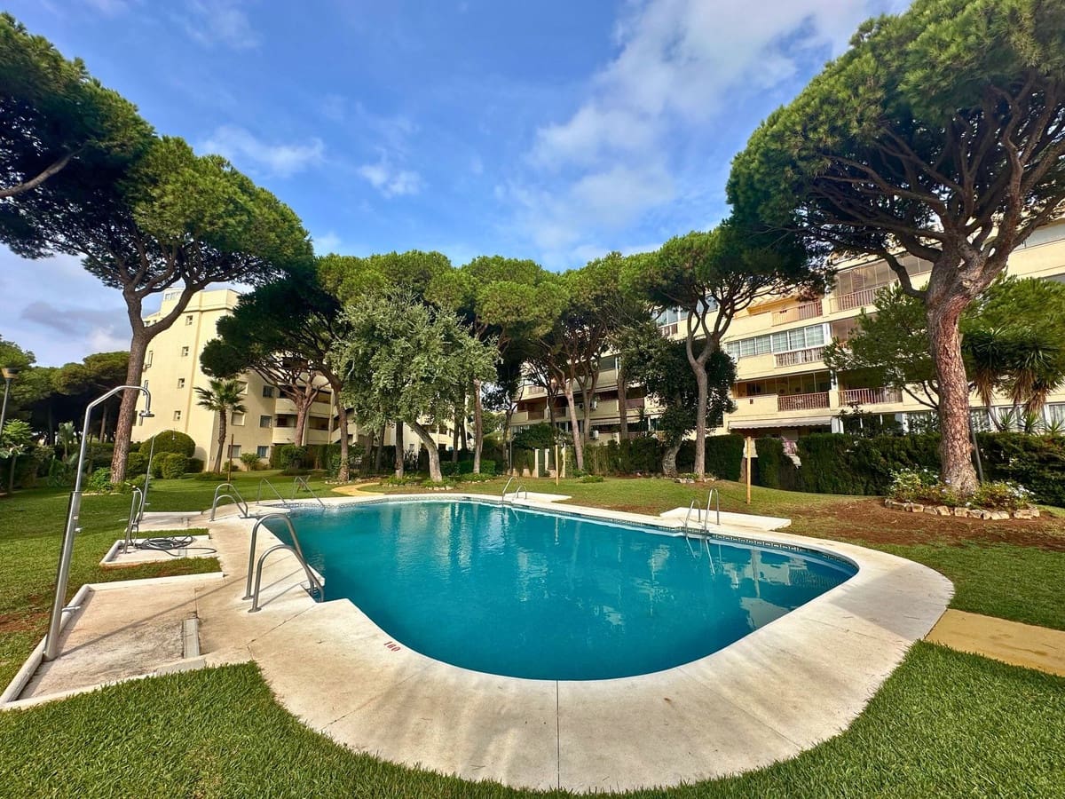 2 bedroom Apartment for sale in Calahonda with pool - € 295,000 (Ref: 9325412)