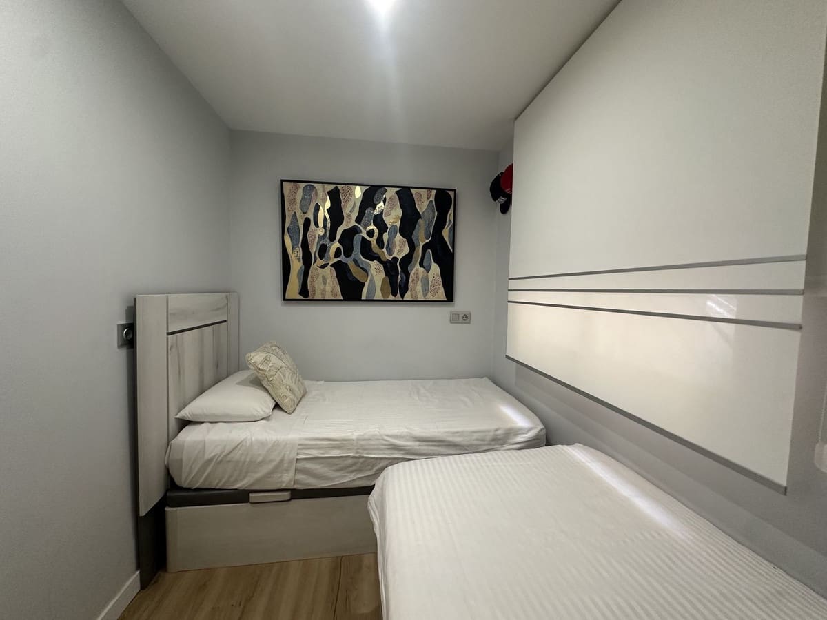 2 bedroom Apartment for sale in Calahonda with pool - € 295,000 (Ref: 9325412)