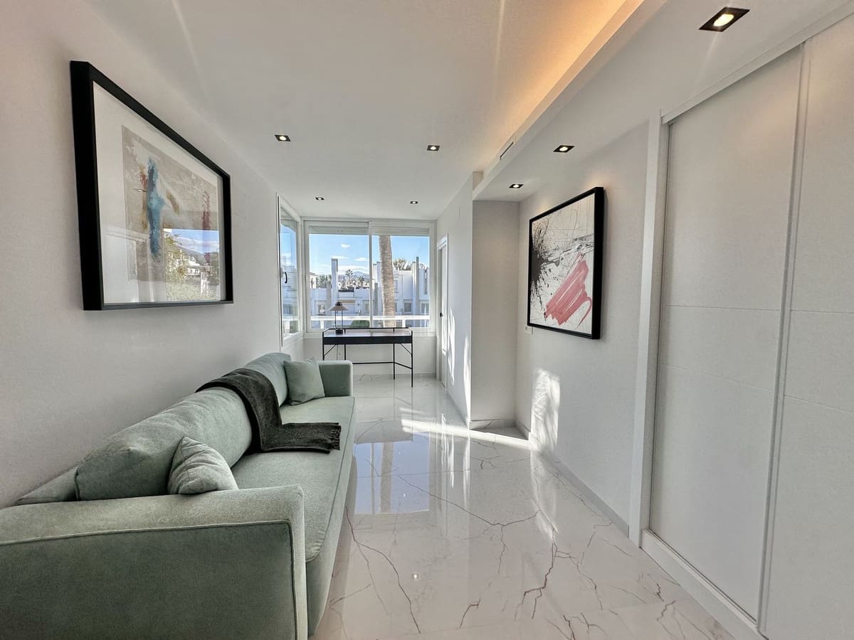 3 bedroom Apartment for sale in Marbella with pool garage - € 1,299,000 (Ref: 9337097)