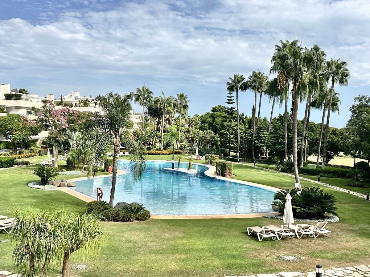 3 bedroom Apartment for sale in Marbella with pool garage - € 1,299,000 (Ref: 9337097)