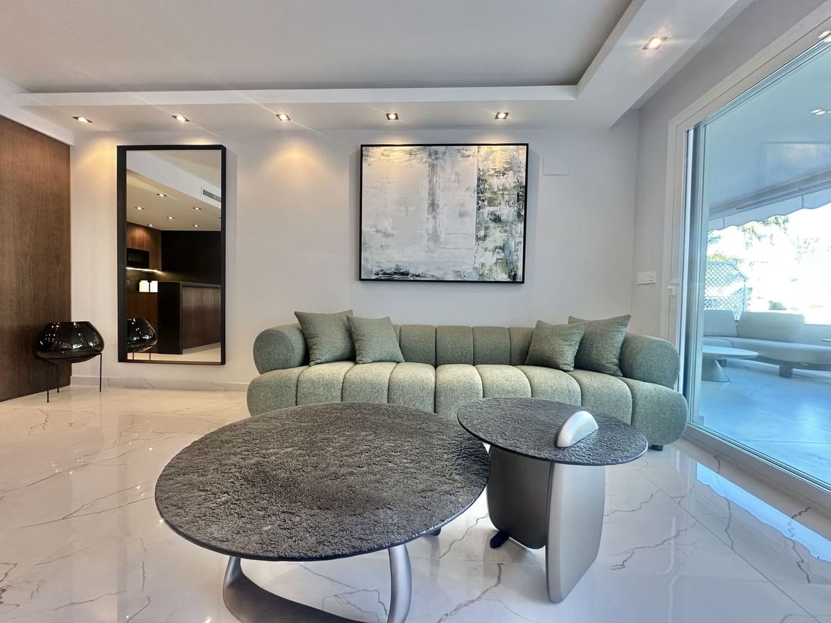 3 sypialnia Apartament na sprzedaż w Marbella z basenem garażem - 1 299 000 € (Ref: 9337097)