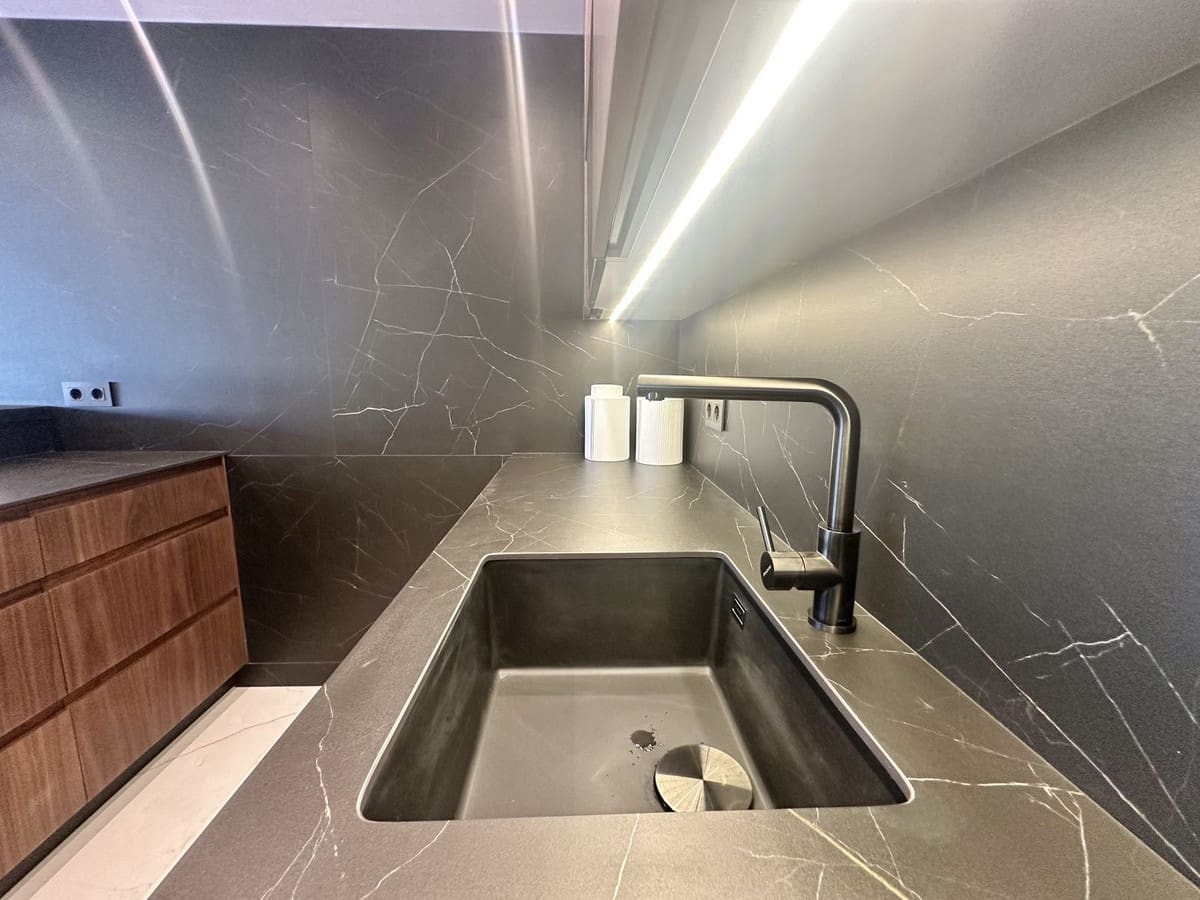 3 sypialnia Apartament na sprzedaż w Marbella z basenem garażem - 1 299 000 € (Ref: 9337097)