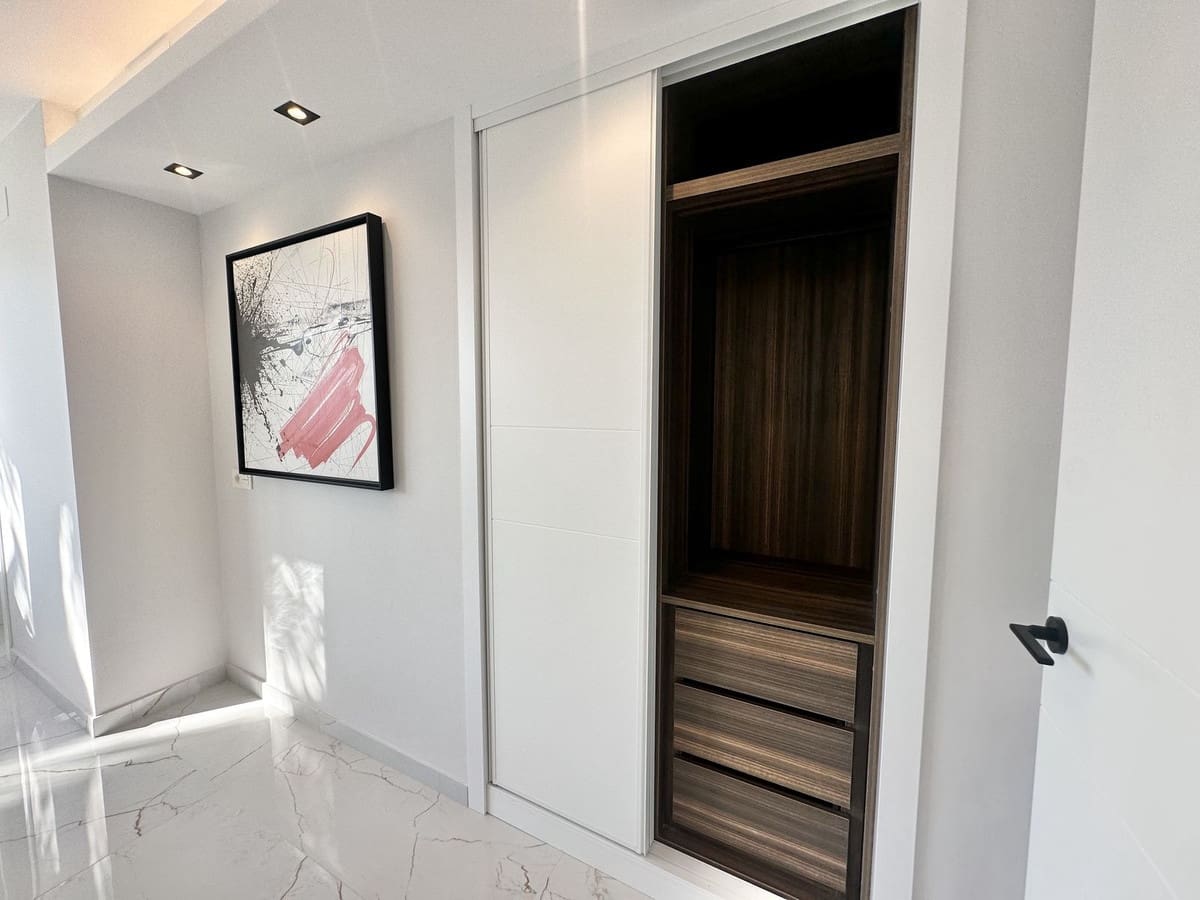 3 sypialnia Apartament na sprzedaż w Marbella z basenem garażem - 1 299 000 € (Ref: 9337097)