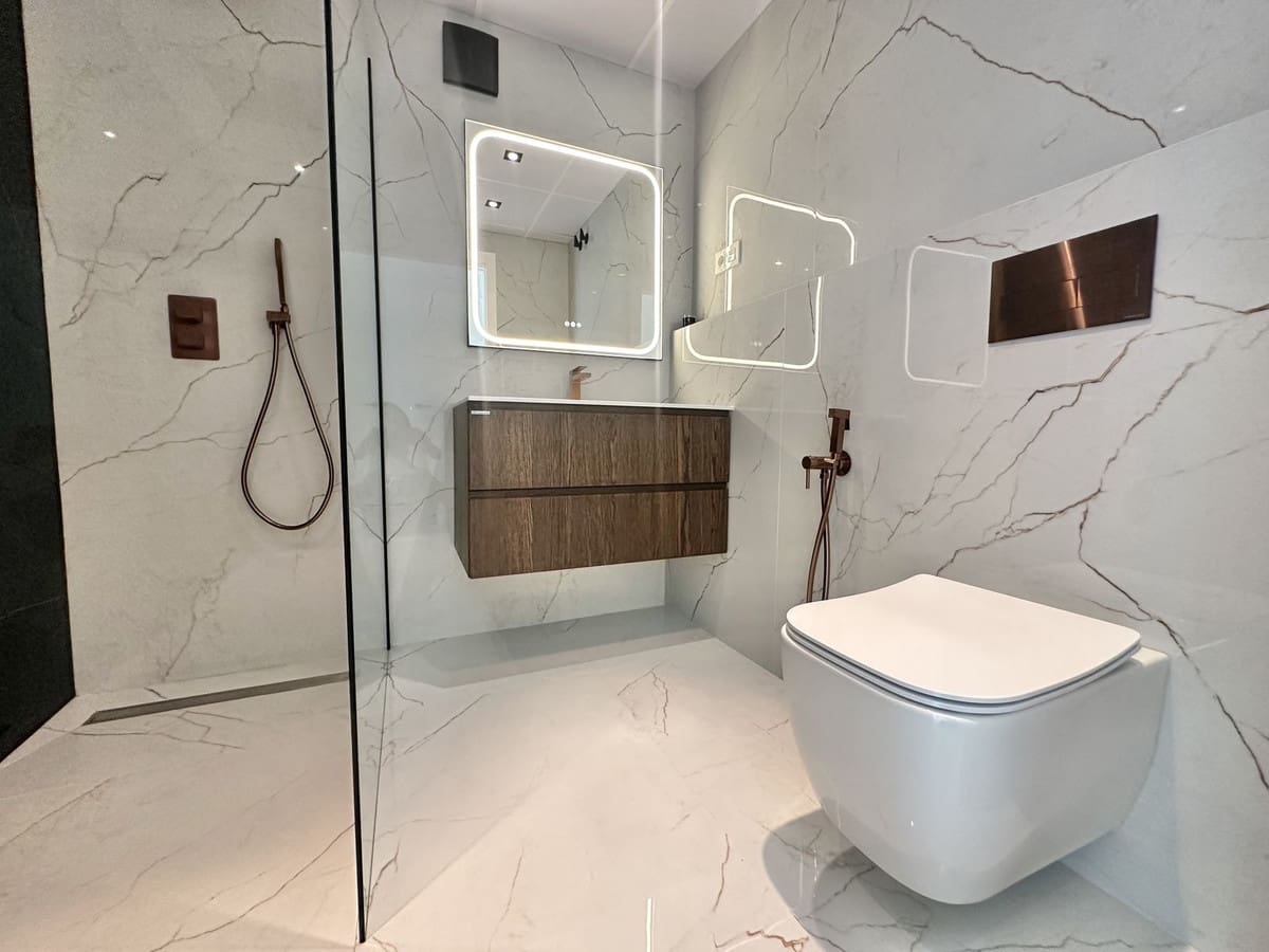 3 sypialnia Apartament na sprzedaż w Marbella z basenem garażem - 1 299 000 € (Ref: 9337097)