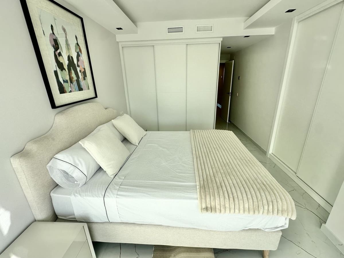 3 sypialnia Apartament na sprzedaż w Marbella z basenem garażem - 1 299 000 € (Ref: 9337097)