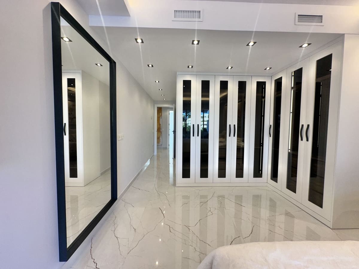 3 sypialnia Apartament na sprzedaż w Marbella z basenem garażem - 1 299 000 € (Ref: 9337097)