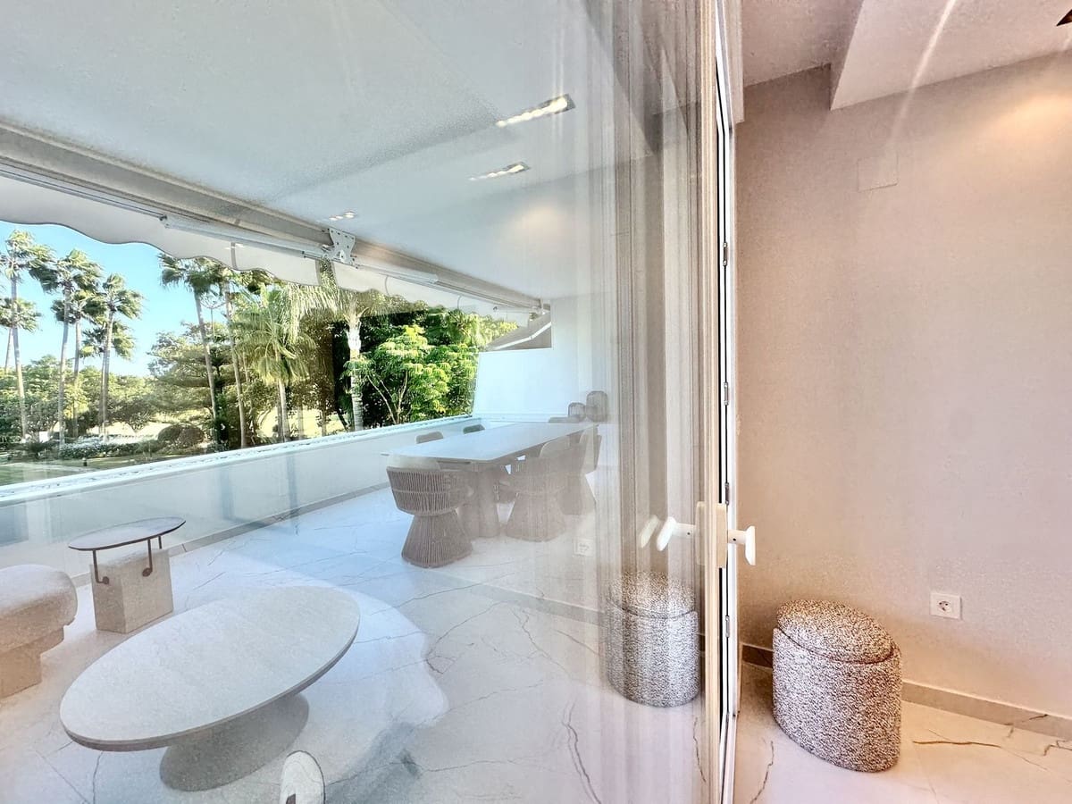 3 sypialnia Apartament na sprzedaż w Marbella z basenem garażem - 1 299 000 € (Ref: 9337097)