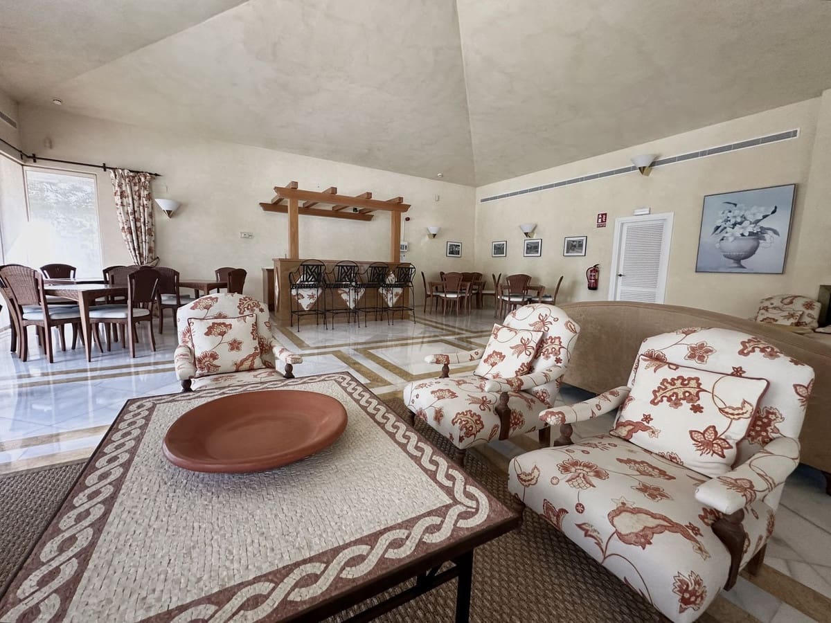 3 sypialnia Apartament na sprzedaż w Marbella z basenem garażem - 1 299 000 € (Ref: 9337097)