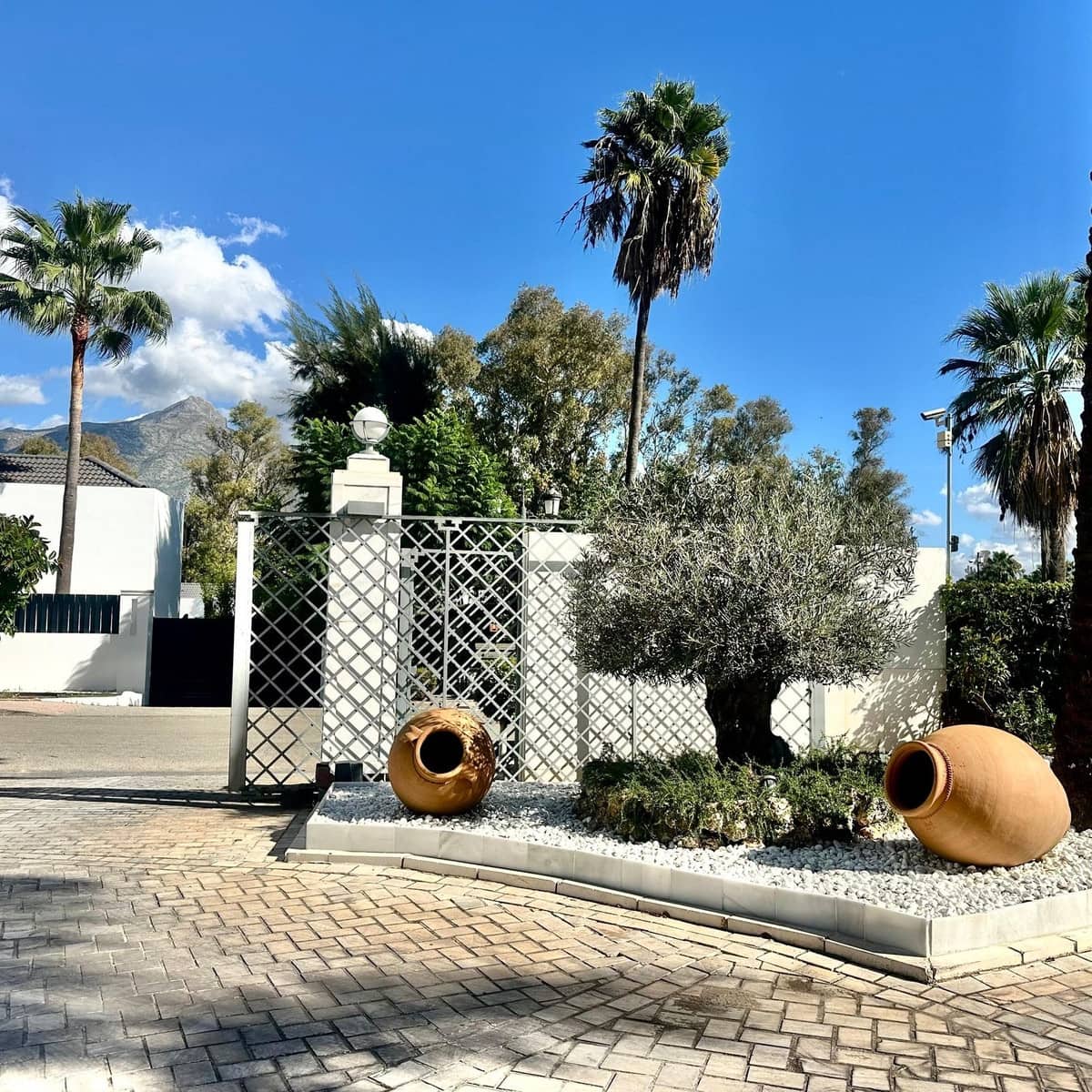 3 sypialnia Apartament na sprzedaż w Marbella z basenem garażem - 1 299 000 € (Ref: 9337097)