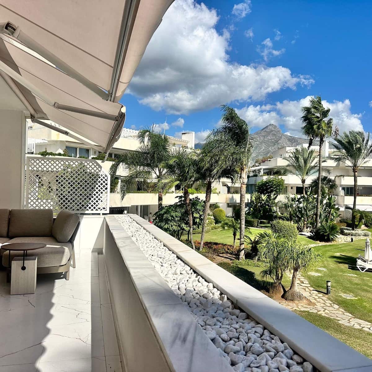 3 sypialnia Apartament na sprzedaż w Marbella z basenem garażem - 1 299 000 € (Ref: 9337097)