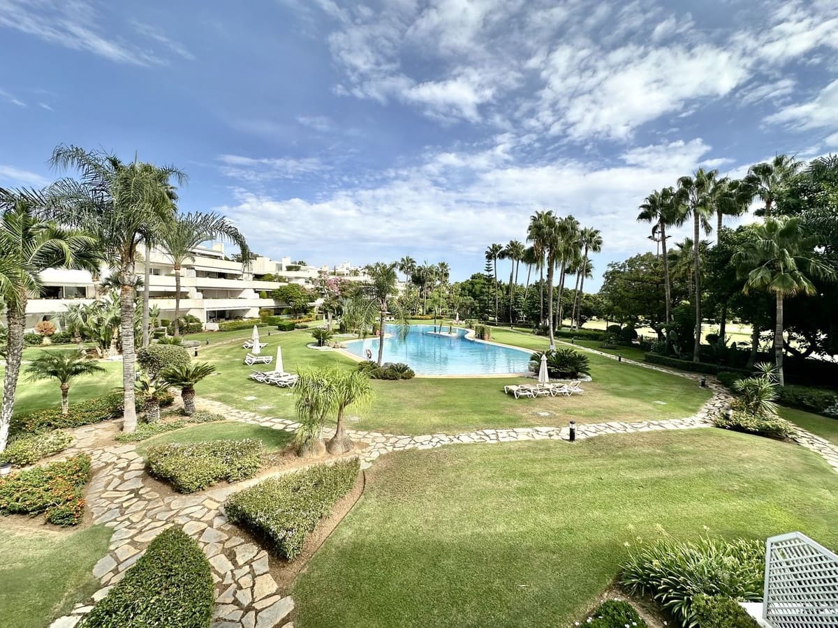 3 Zimmer Apartment zu verkaufen in Marbella mit Pool Garage - 1.299.000 € (Ref: 9337097)