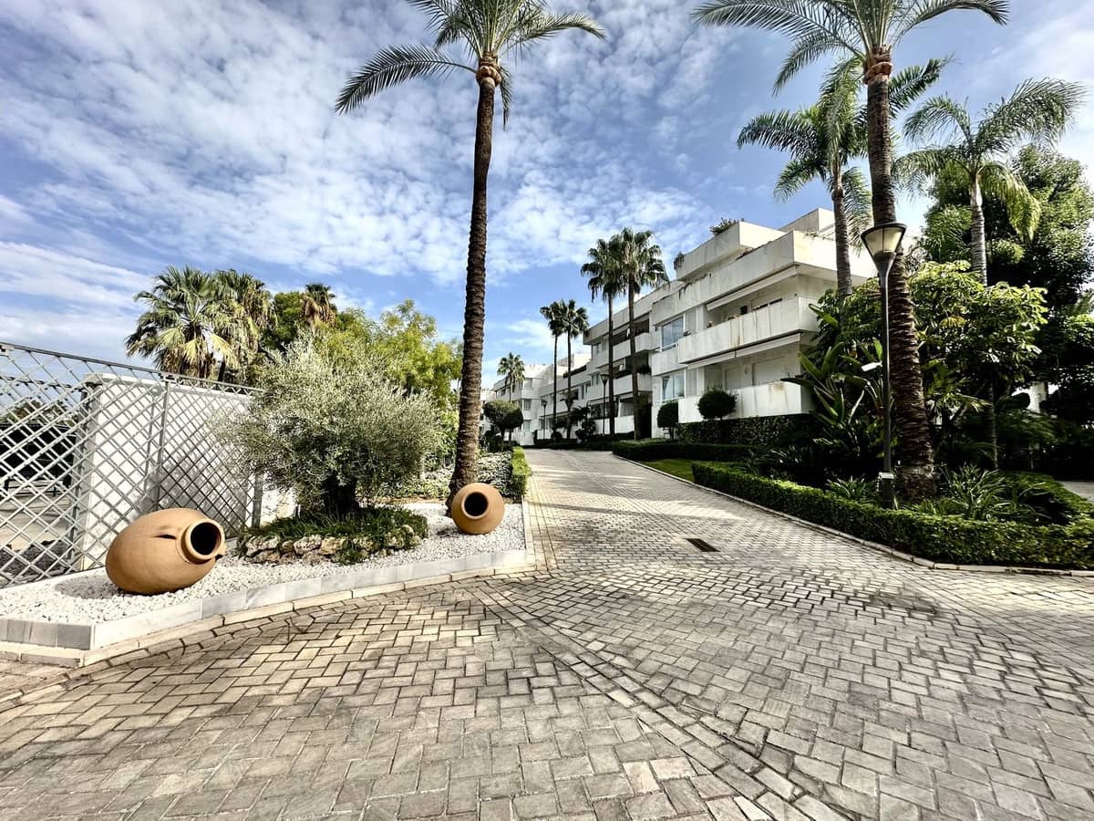 3 Zimmer Apartment zu verkaufen in Marbella mit Pool Garage - 1.299.000 € (Ref: 9337097)
