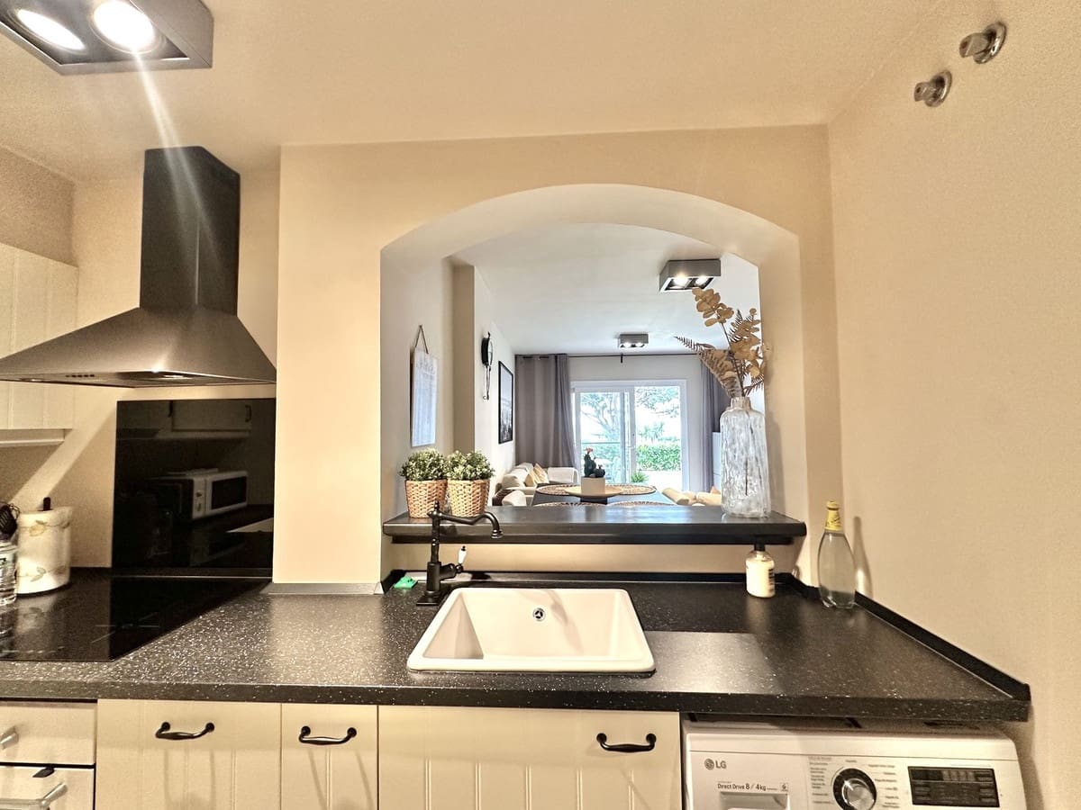 2 bedroom Beach Apartment for sale in Calahonda with pool garage - € 848,500 (Ref: 9346582)