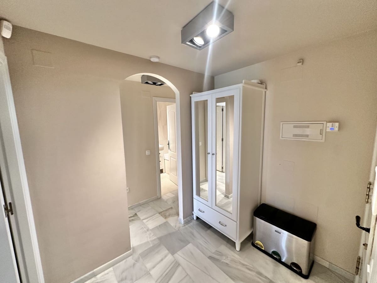 2 bedroom Beach Apartment for sale in Calahonda with pool garage - € 848,500 (Ref: 9346582)