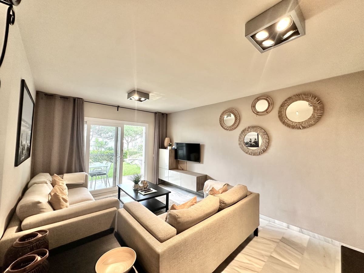 2 bedroom Beach Apartment for sale in Calahonda with pool garage - € 848,500 (Ref: 9346582)