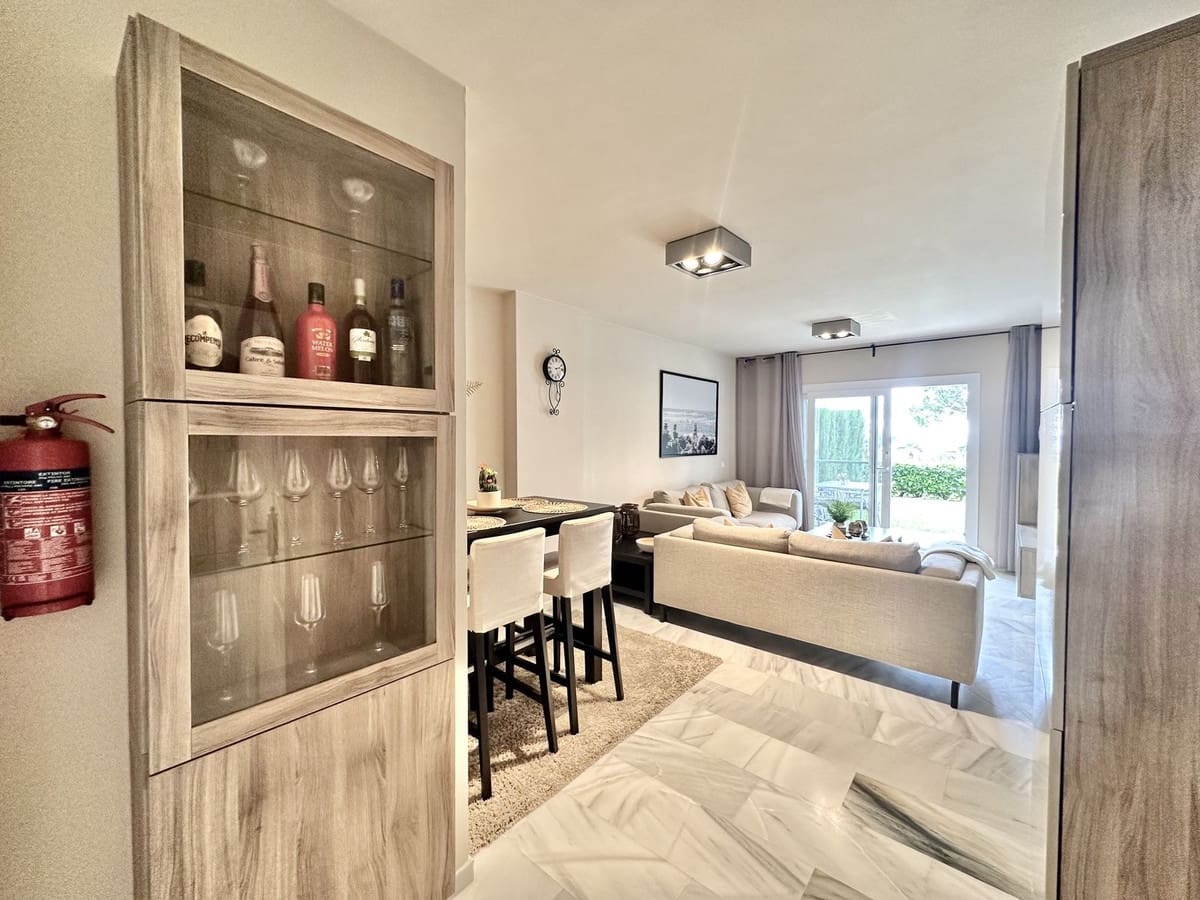 2 bedroom Beach Apartment for sale in Calahonda with pool garage - € 848,500 (Ref: 9346582)