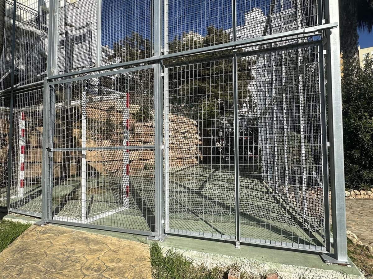 2 bedroom Beach Apartment for sale in Calahonda with pool garage - € 848,500 (Ref: 9346582)