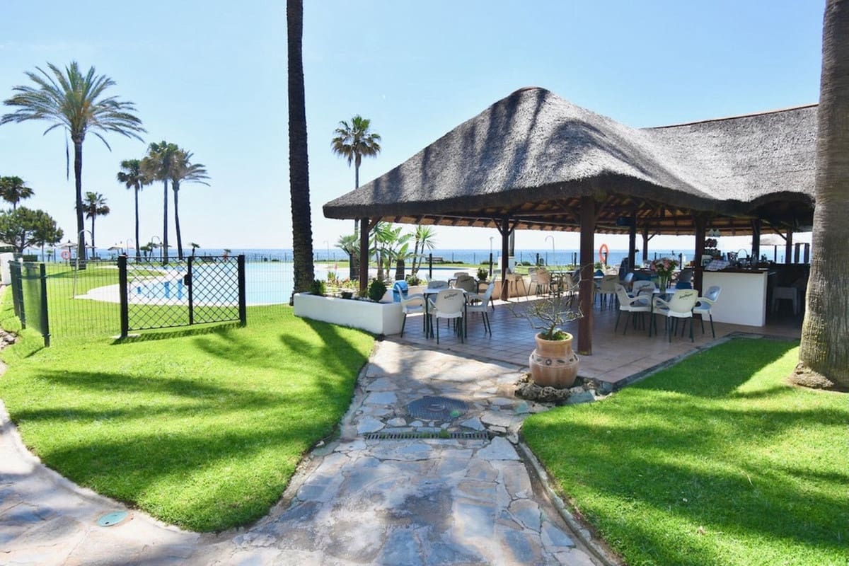 Apartamento Playa de 2 habitaciones en Calahonda en venta con piscina garaje - 848.500 € (Ref: 9346582)