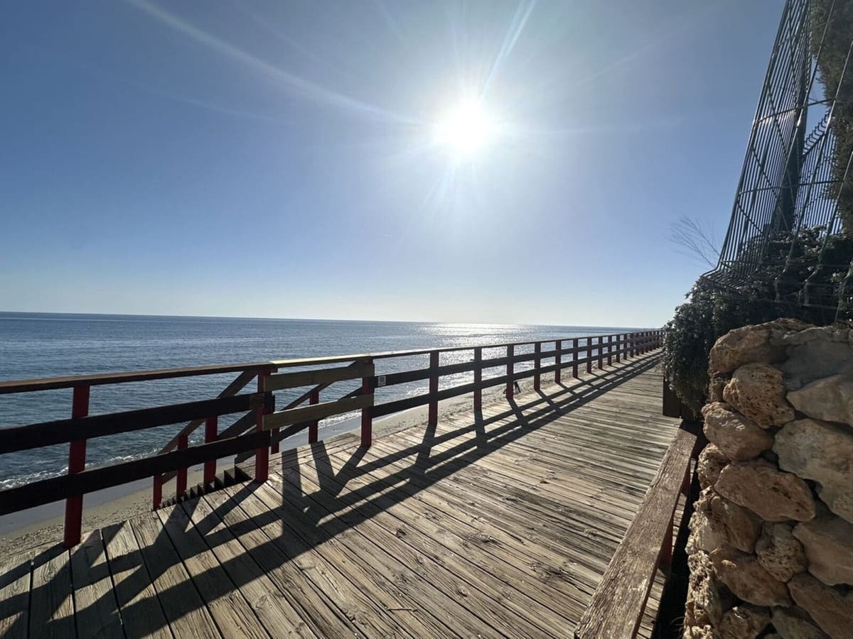 Apartamento Playa de 2 habitaciones en Calahonda en venta con piscina garaje - 848.500 € (Ref: 9346582)