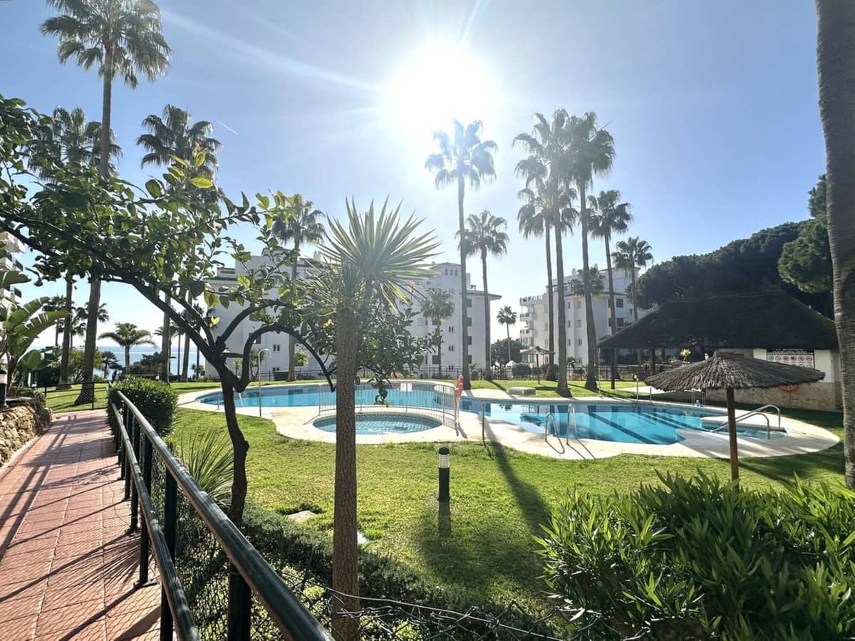 2 soveværelse Strandlejlighed til salg i Calahonda med swimmingpool garage - € 848.500 (Ref: 9346582)