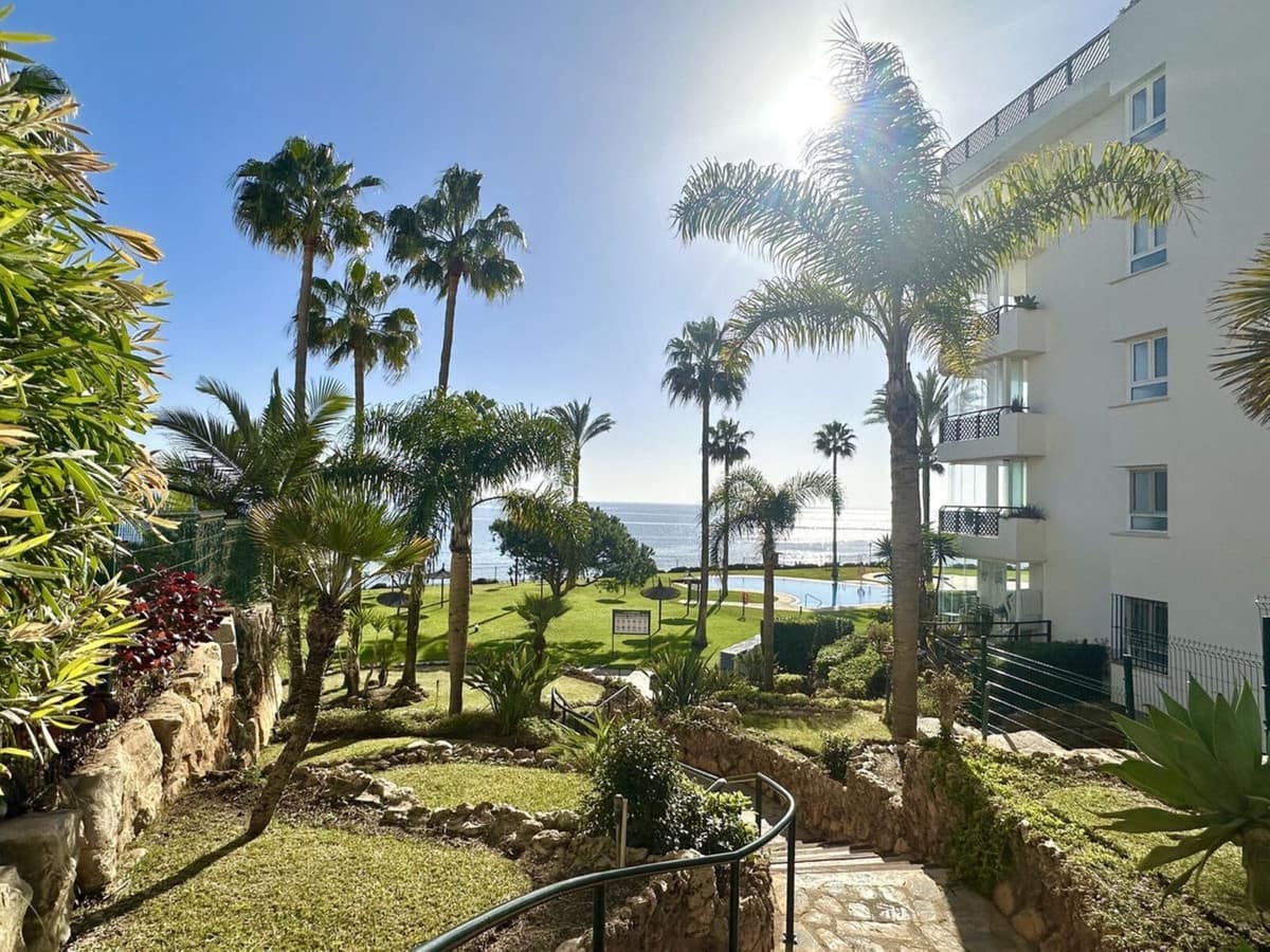 2 soveværelse Strandlejlighed til salg i Calahonda med swimmingpool garage - € 848.500 (Ref: 9346582)