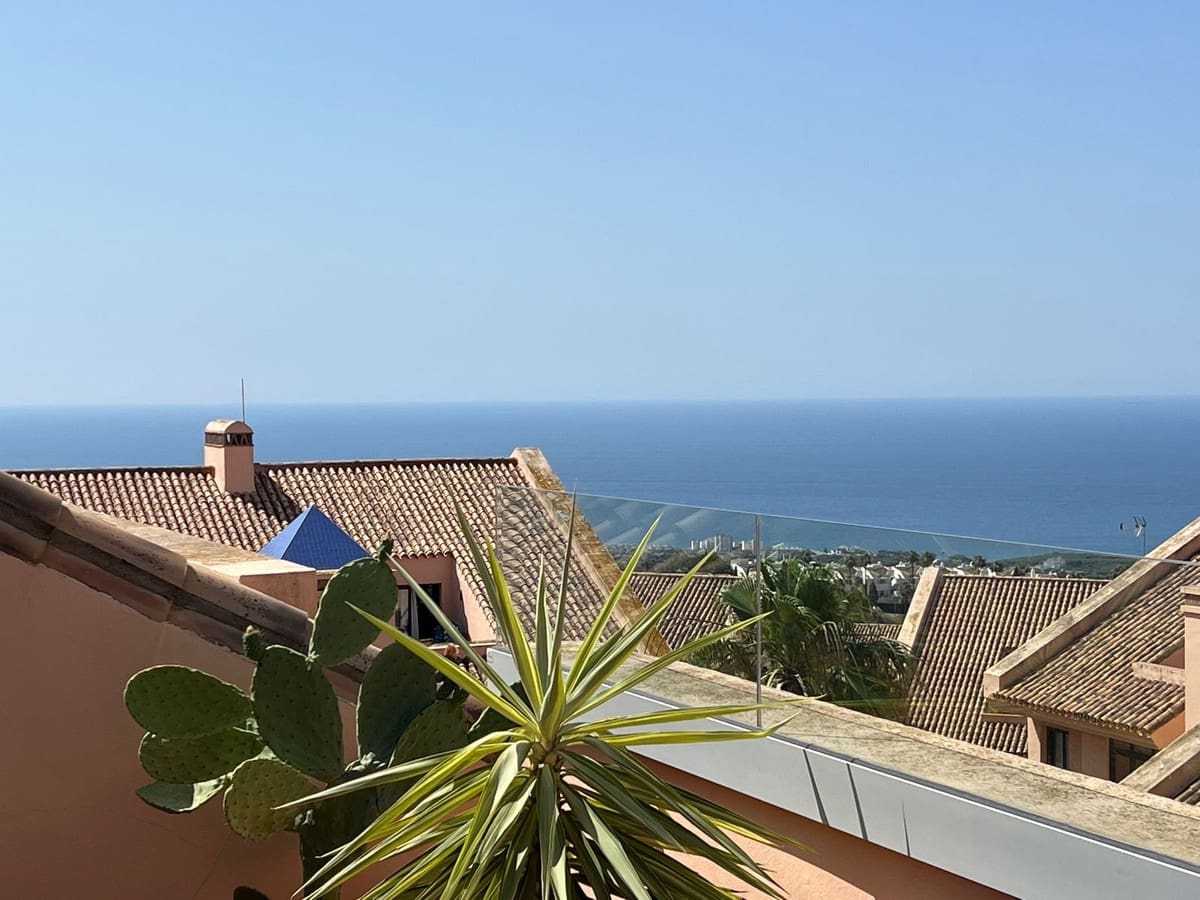 3 bedroom Penthouse for sale in Calahonda with pool garage - € 495,000 (Ref: 9374741)