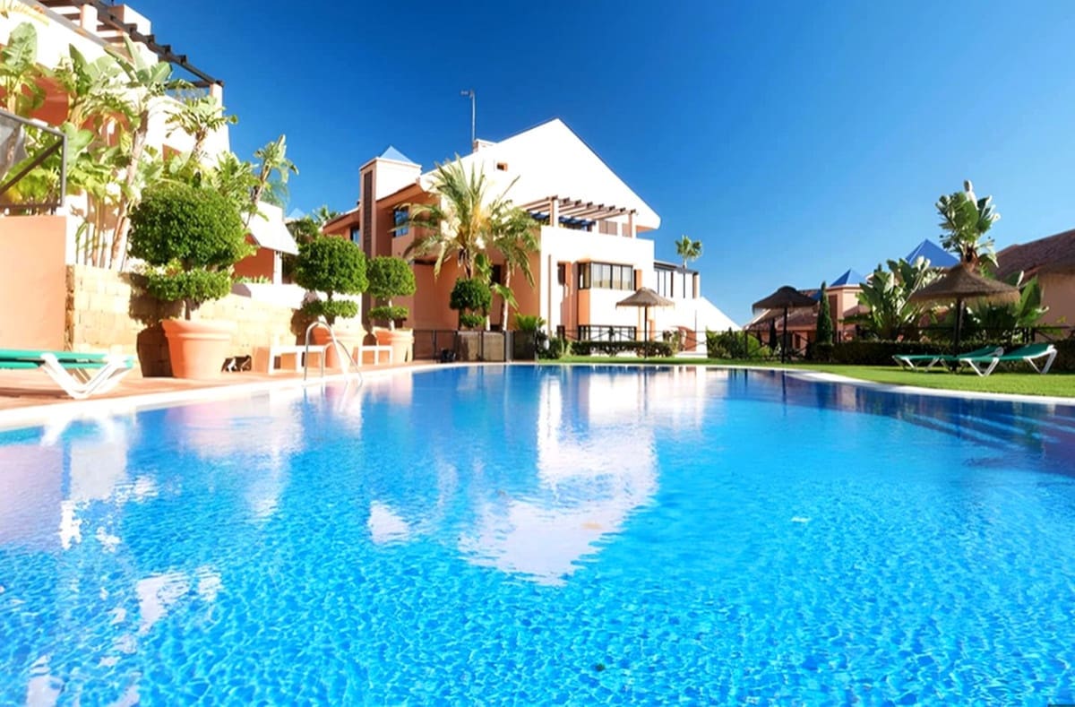 3 Zimmer Penthouse zu verkaufen in Calahonda mit Pool Garage - 475.000 € (Ref: 9374741)