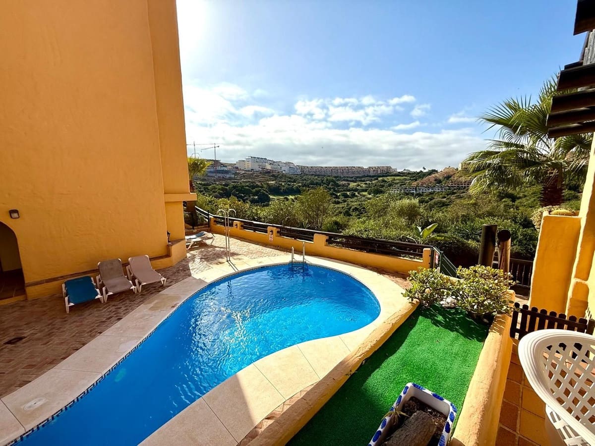 3 bedroom Apartment for sale in La Duquesa / Puerto de la Duquesa with pool garage - € 319,000 (Ref: 9386474)