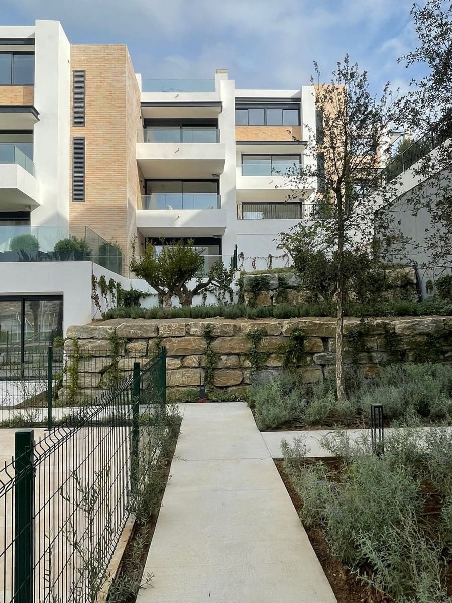 2 bedroom Apartment for sale in Estepona with pool garage - € 510,000 (Ref: 9399888)